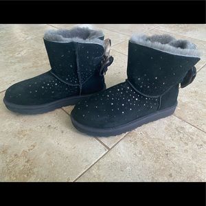 UGG Classic Mini Stargirl Bow Womens Boot size 9 black and rose gold, brand new